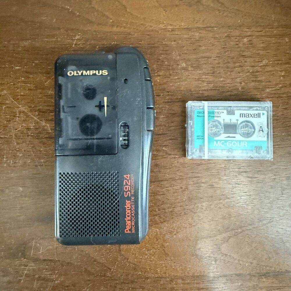 Olympus Pearlcorder S924 Recorder and 1 Maxell Microcassette